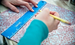 Hướng dẫn chọn size áo may đồng phục tại Hello