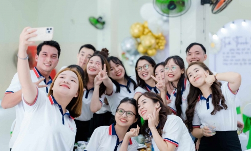 Bí quyết chọn mẫu áo đồng phục phù hợp với túi tiền của bạn